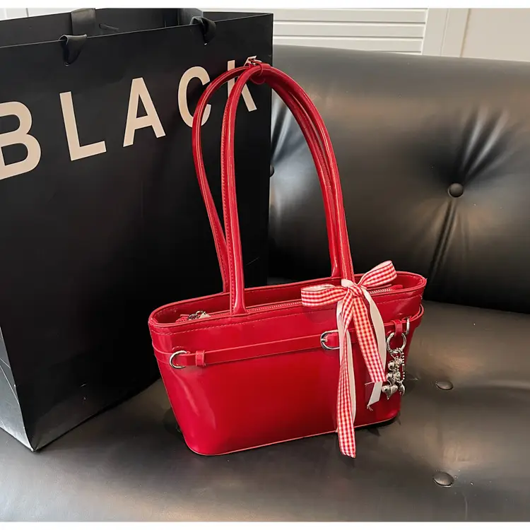 Black Clear Plexiglass Shoulder Bag for Women - Image 3