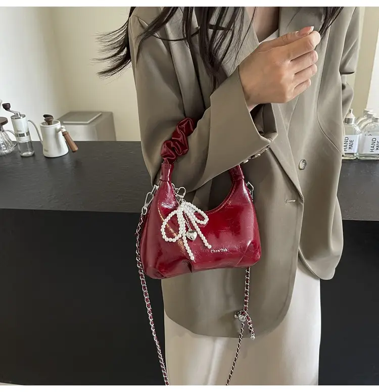 White Pleated Shoulder Bag with Chain Strap for Women — feature 30