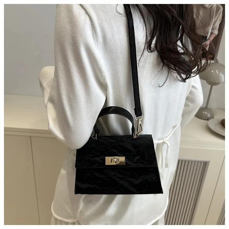 2025 Spring Light Blue Shoulder Crossbody Bag with Lock — feature 13