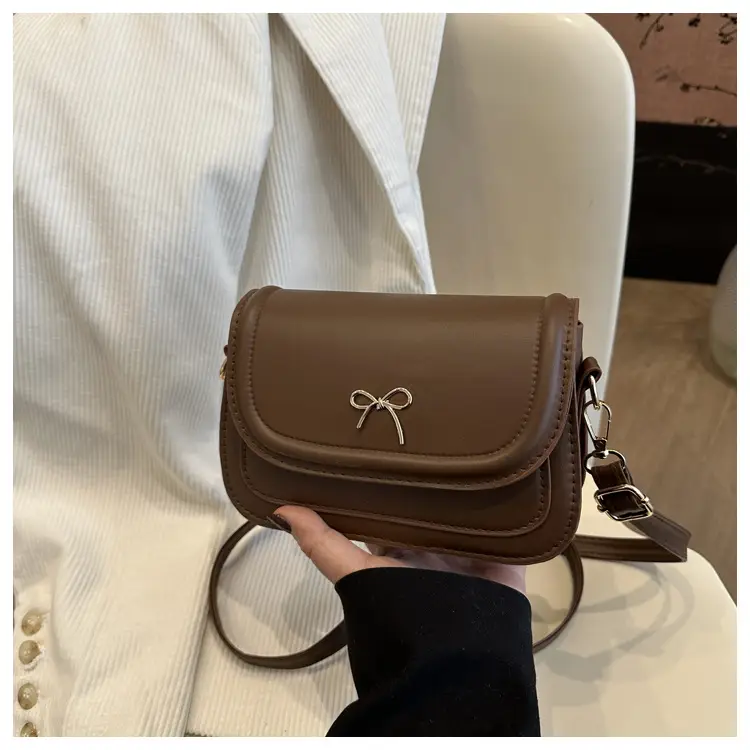 Women's Crossbody Bag White Square Design 2026 — feature 10