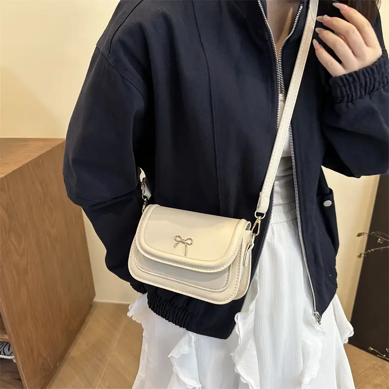 Women's Crossbody Bag White Square Design 2026 — feature 13