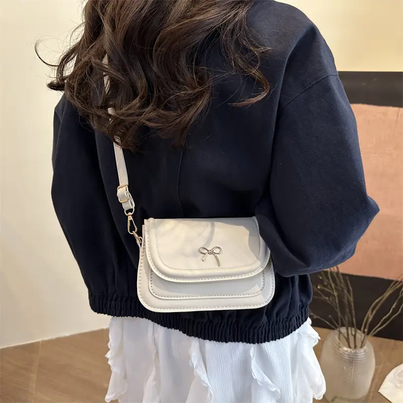 Women's Crossbody Bag White Square Design 2026 — feature 14
