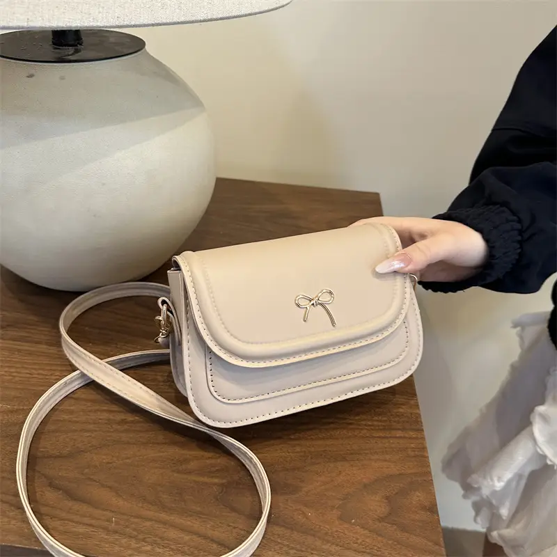 Women's Crossbody Bag White Square Design 2026 — feature 15