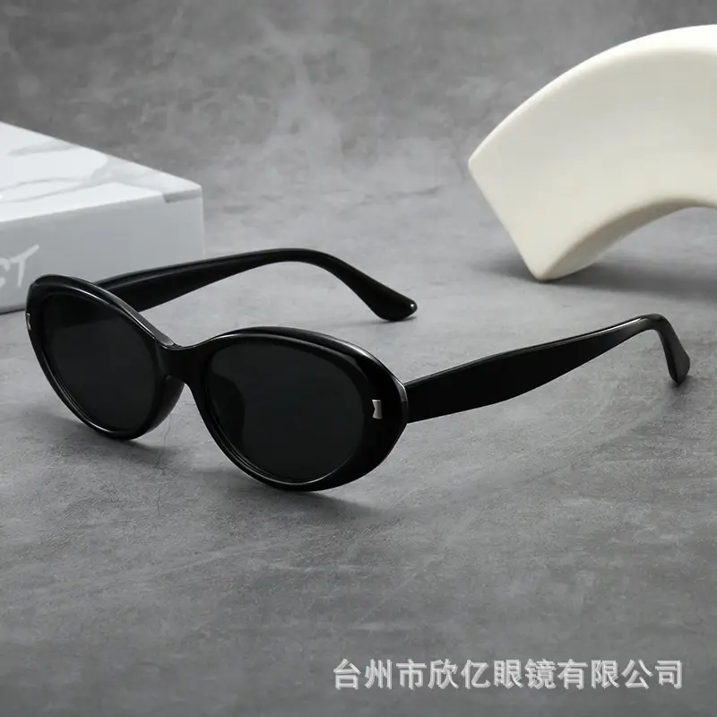 Black Cat Eye Sunglasses for Square Face Slimming - Image 8