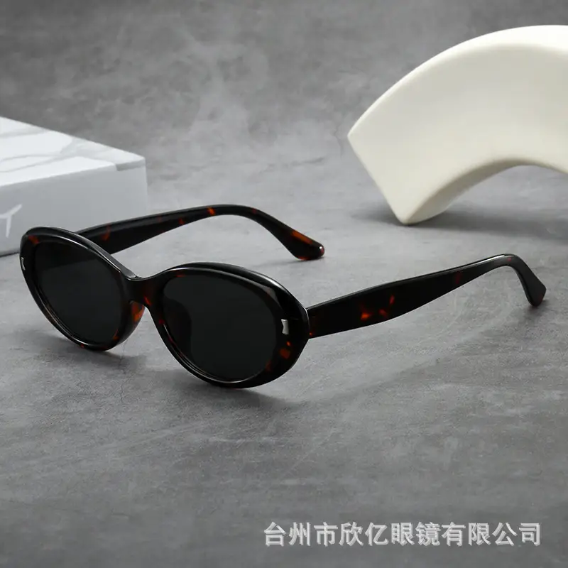 Black Cat Eye Sunglasses for Square Face Slimming - Image 9