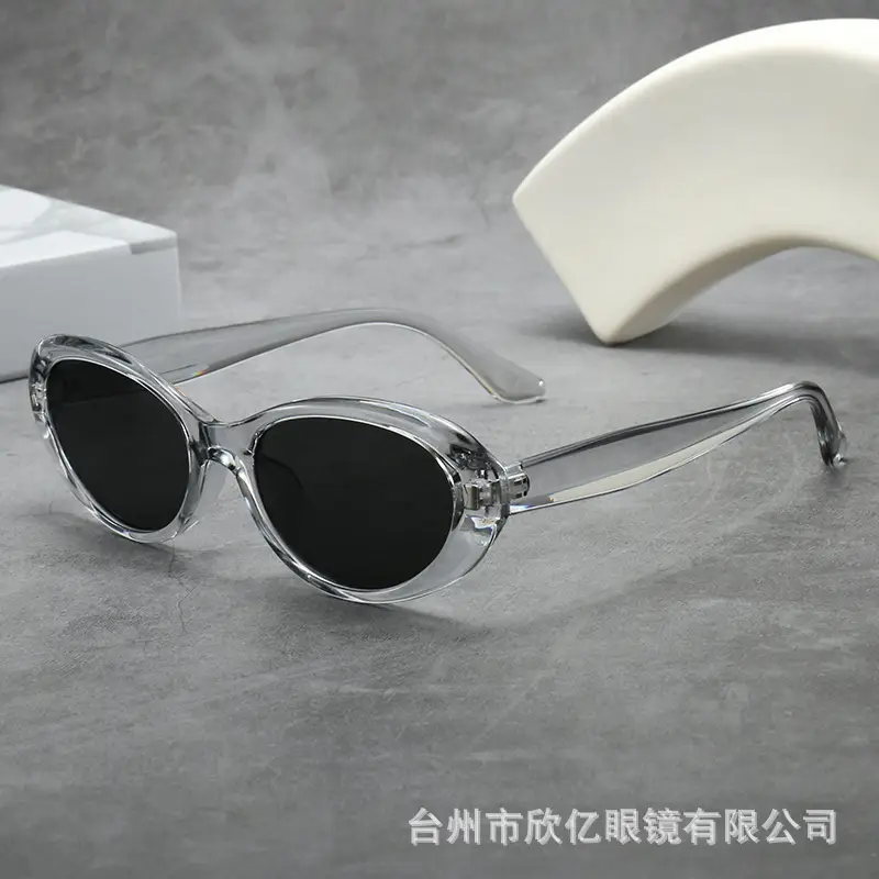 Black Cat Eye Sunglasses for Square Face Slimming - Image 3