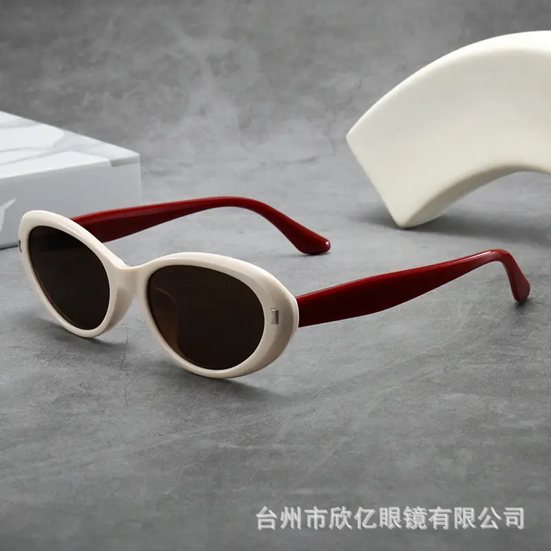 Black Cat Eye Sunglasses for Square Face Slimming - Image 5