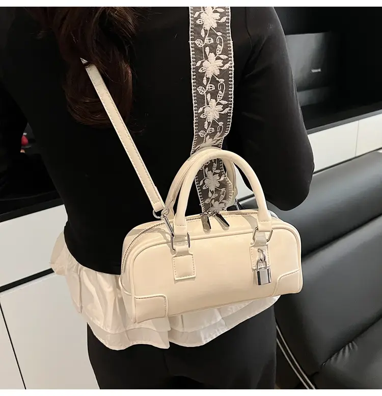 Women's White Leather Shoulder Crossbody Bag 2025 — feature 27
