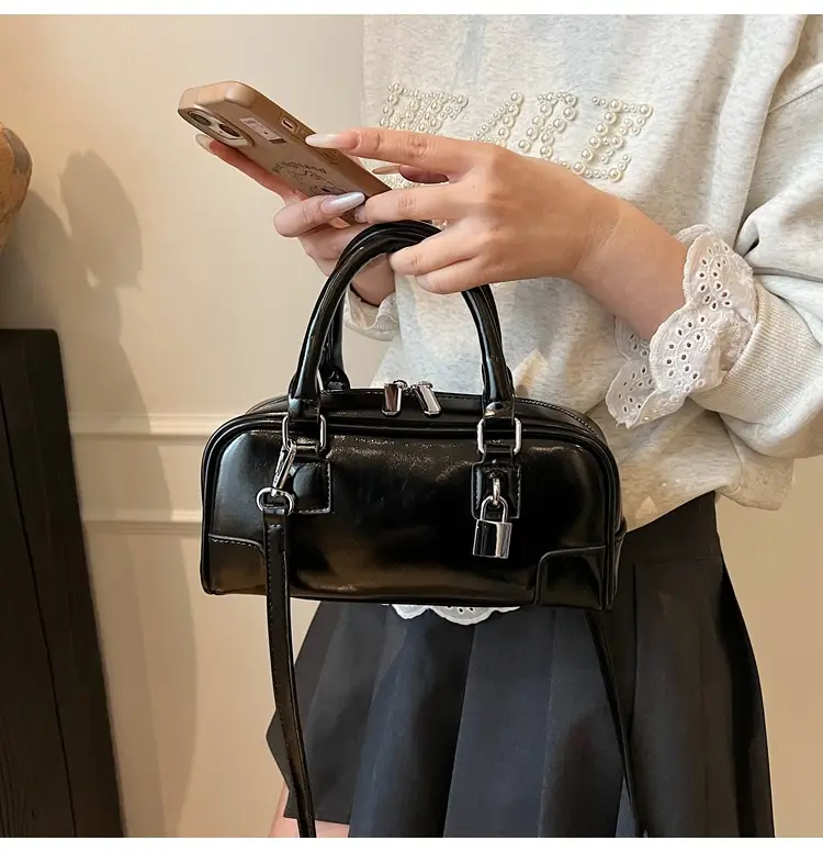 Women's White Leather Shoulder Crossbody Bag 2025 — feature 37