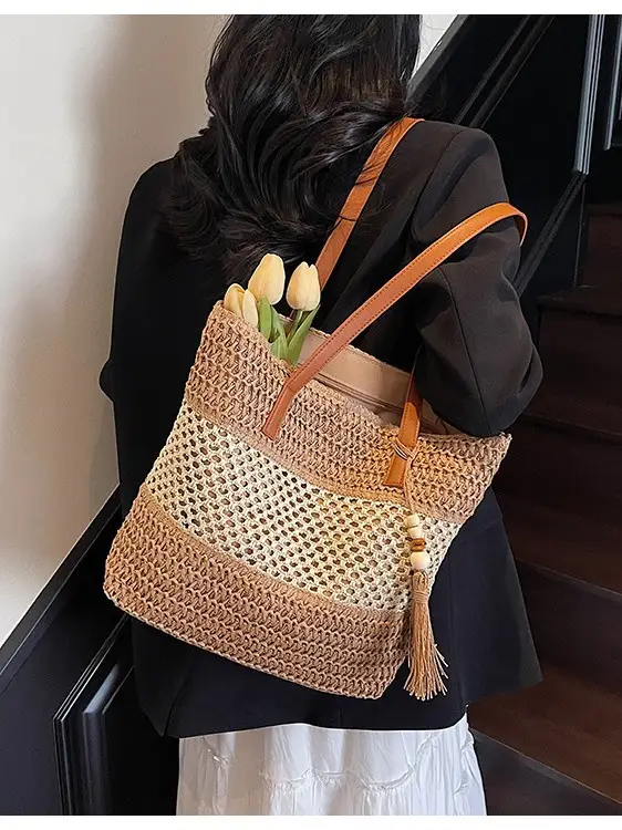 Women Handmade Woven Straw Commuter Bag 2026 - Image 6