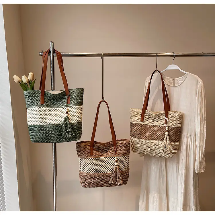 Women Handmade Woven Straw Commuter Bag 2026 — feature 1