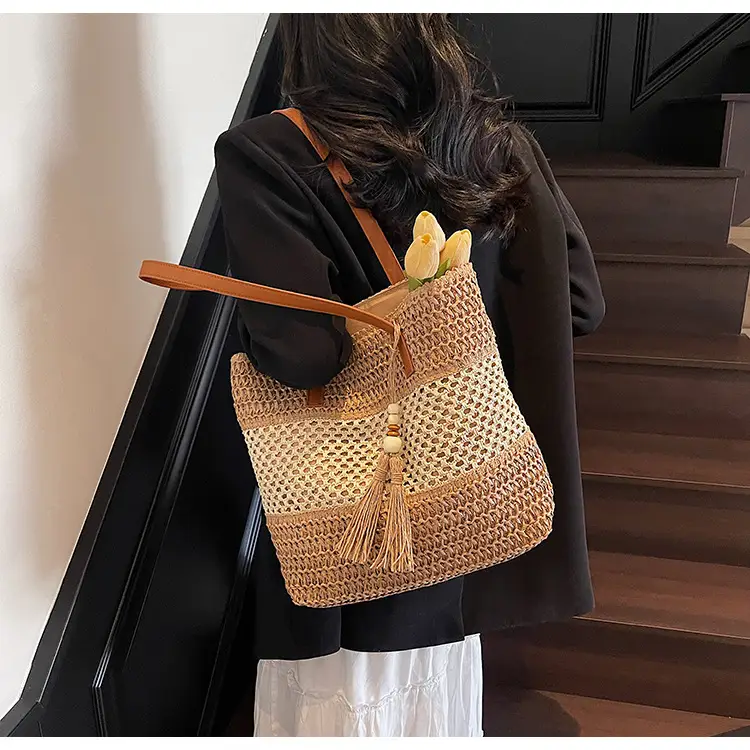 Women Handmade Woven Straw Commuter Bag 2026 — feature 19