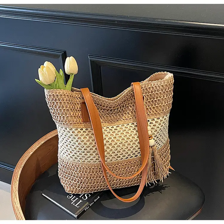 Women Handmade Woven Straw Commuter Bag 2026 — feature 9