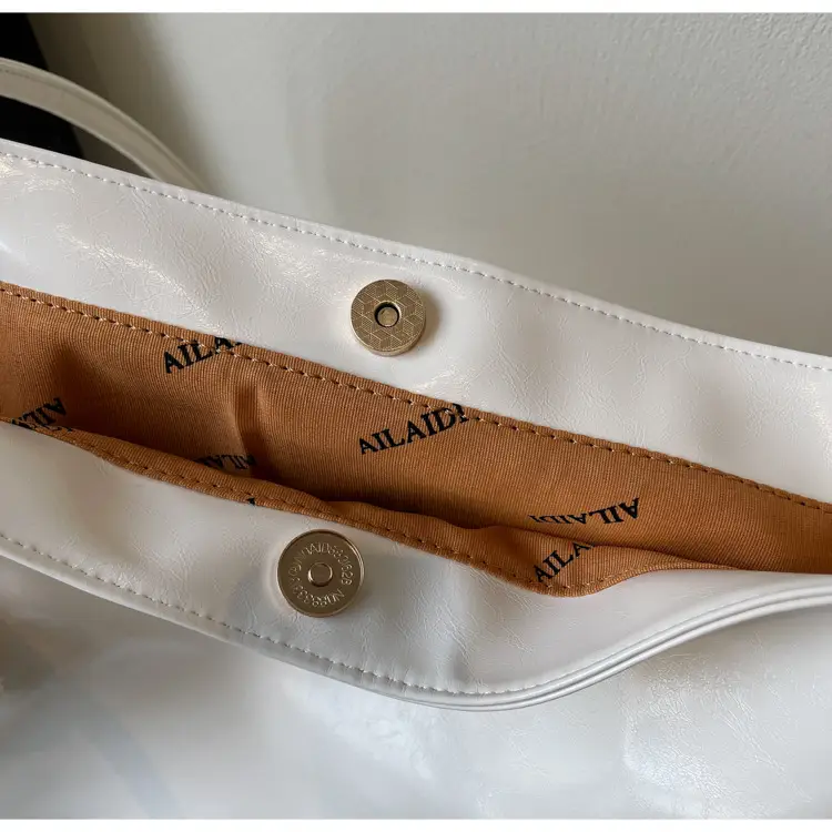 White Cross-Border Textured Shoulder Bag 2026 — feature 7