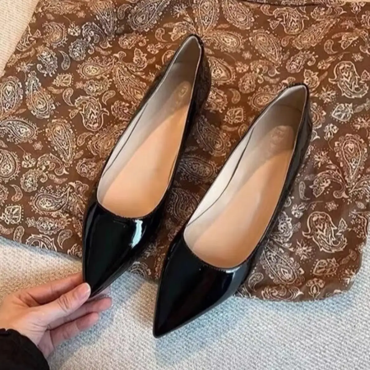 2025 Spring Pointed Flat Women's Black Flats