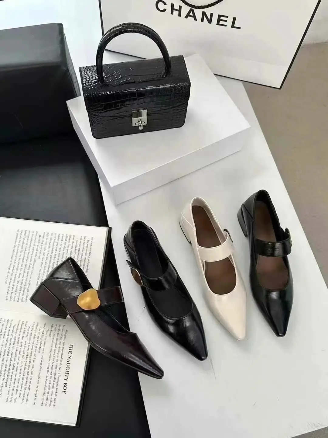 2026 Autumn New Pointed Toe Stylish Versatile Mary Jane Leather Shoes with Chunky Heel and Velcro Strap Fashionable Women's Flats — feature 7
