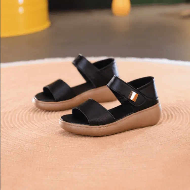 Soft Leather Platform Sandals Women's 2025 Summer New Casual All-match Mom Shoes Non-slip Velcro Wedge Sandals — feature 7
