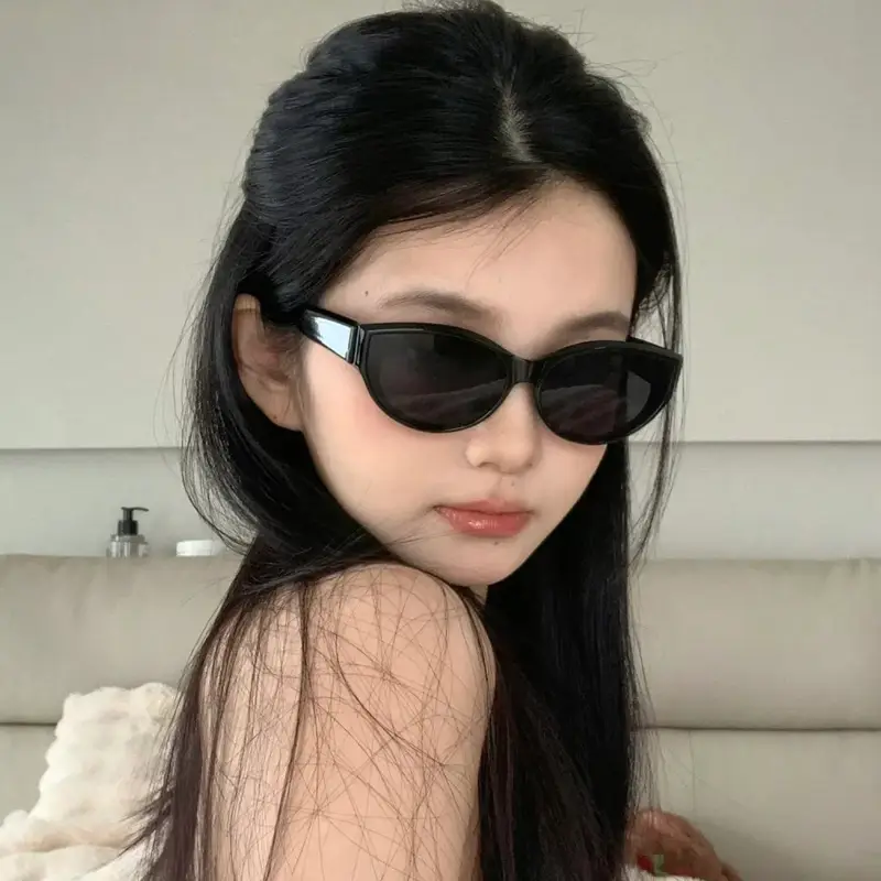 Women's Black Polarized UV Sunglasses Small Frame - Image 6