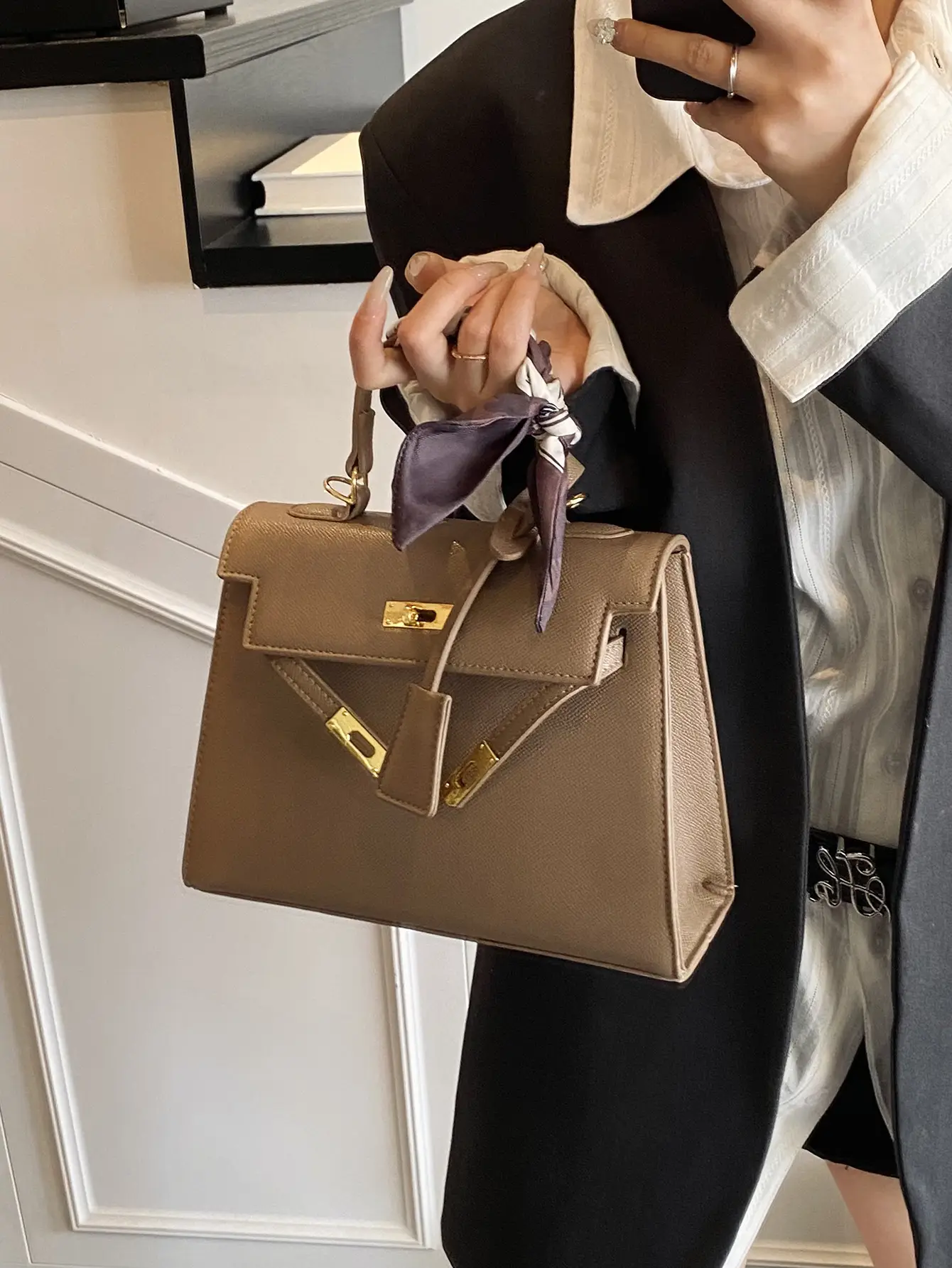2025 Women's Textured Shoulder Bag Kelly Brown - Image 5