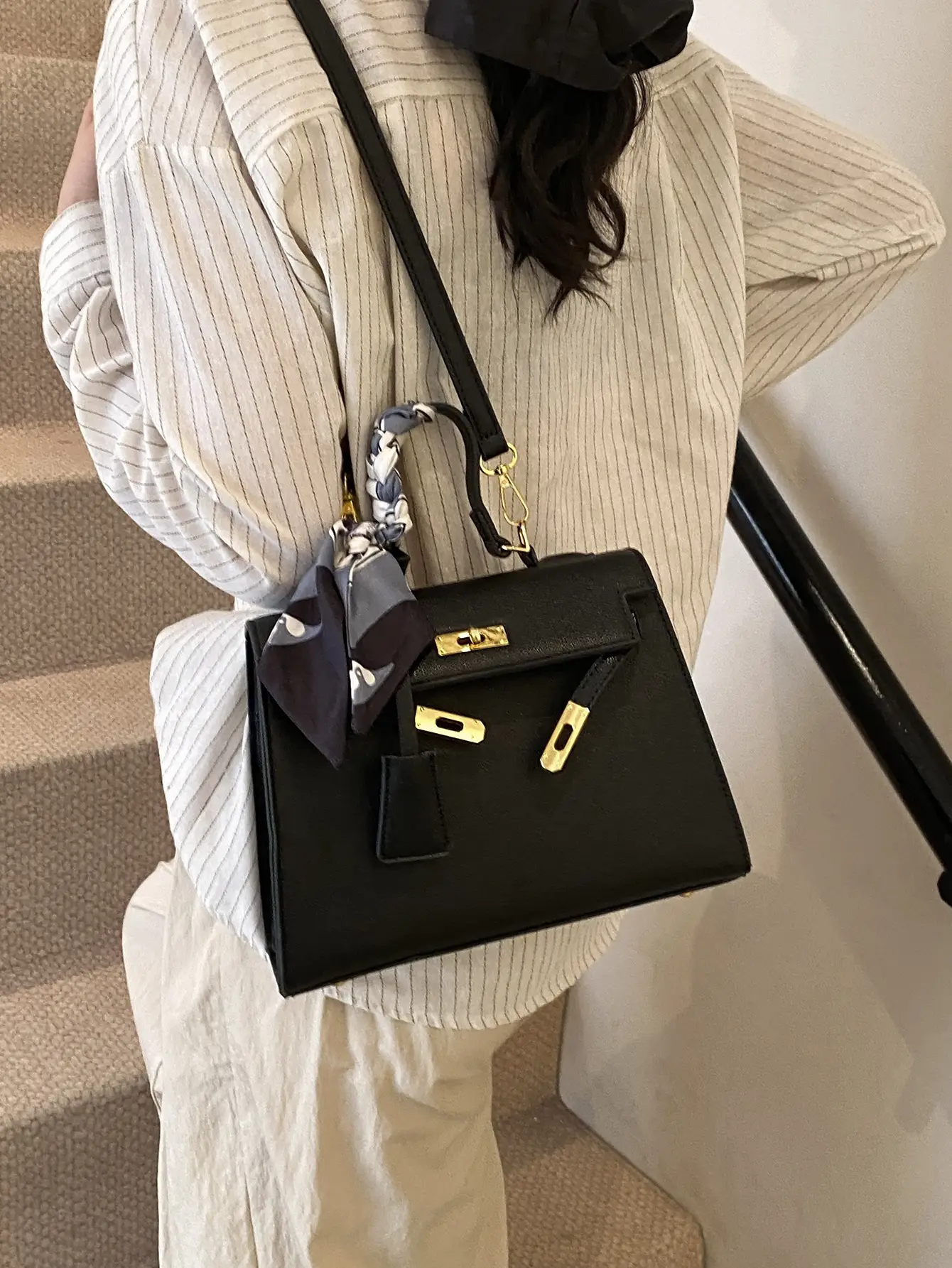 2025 Women's Textured Shoulder Bag Kelly Brown - Image 6