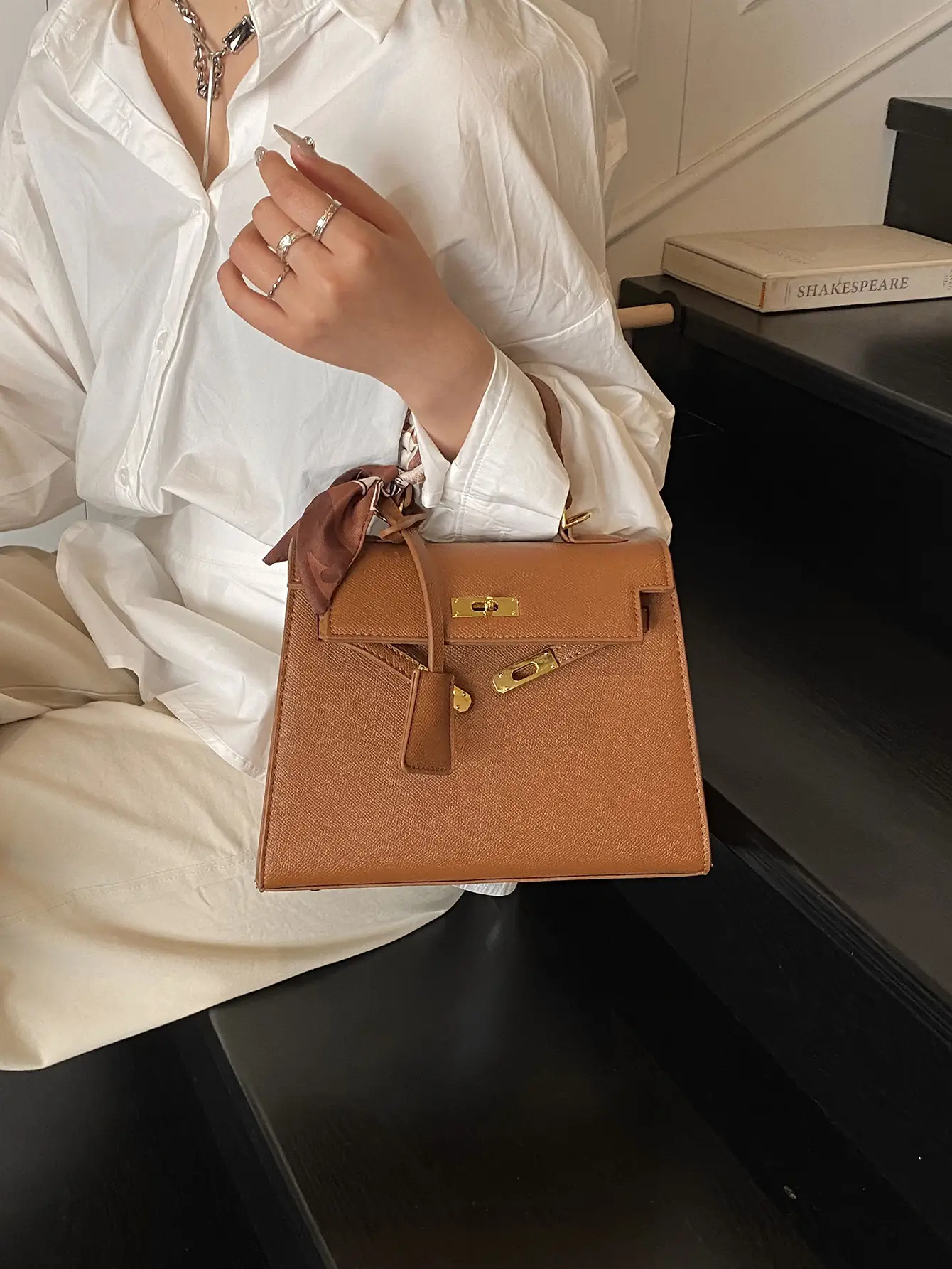 2025 Women's Textured Shoulder Bag Kelly Brown - Image 8