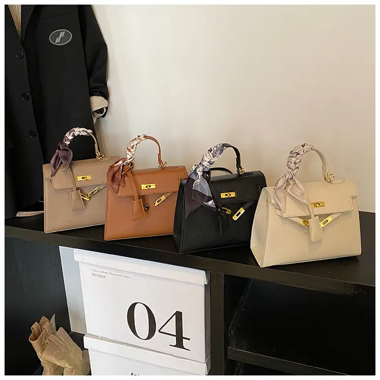 2025 Women's Textured Shoulder Bag Kelly Brown — feature 1
