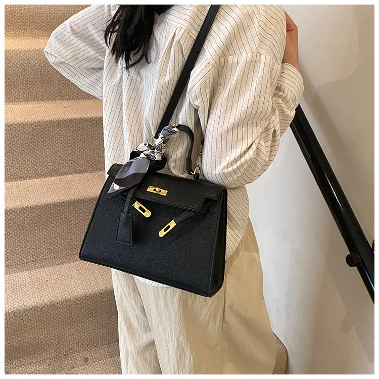 2025 Women's Textured Shoulder Bag Kelly Brown — feature 19