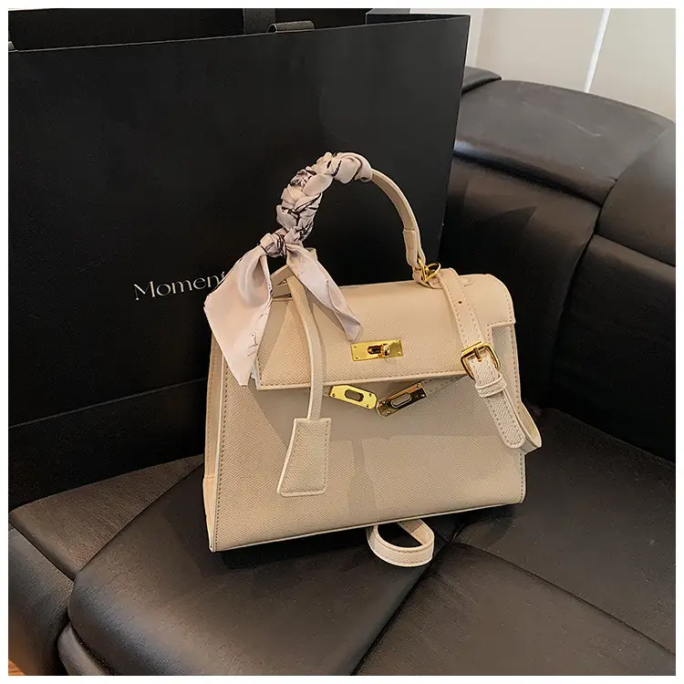 2025 Women's Textured Shoulder Bag Kelly Brown — feature 30