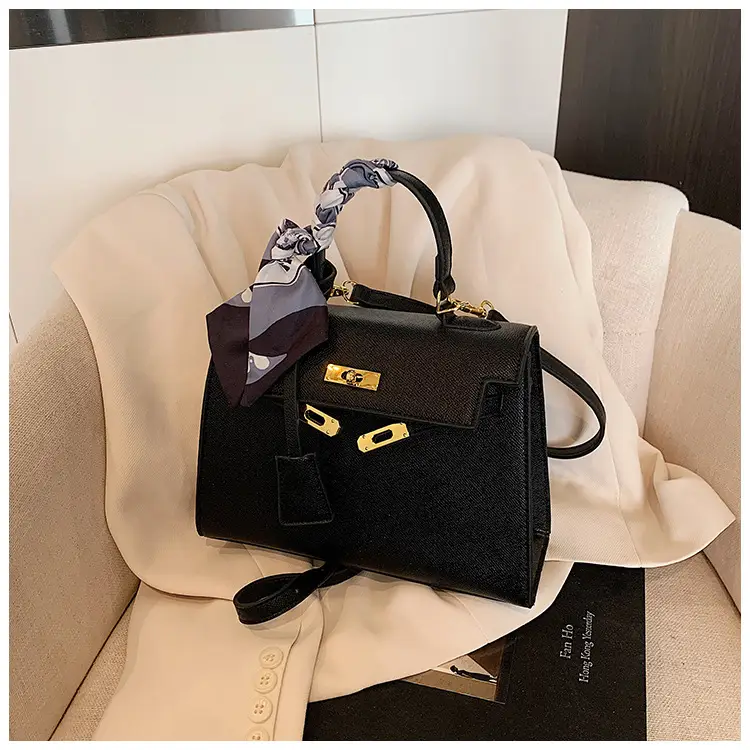 2025 Women's Textured Shoulder Bag Kelly Brown — feature 31