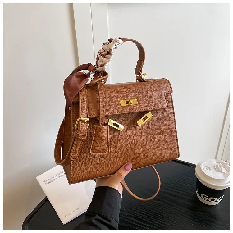 2025 Women's Textured Shoulder Bag Kelly Brown — feature 33