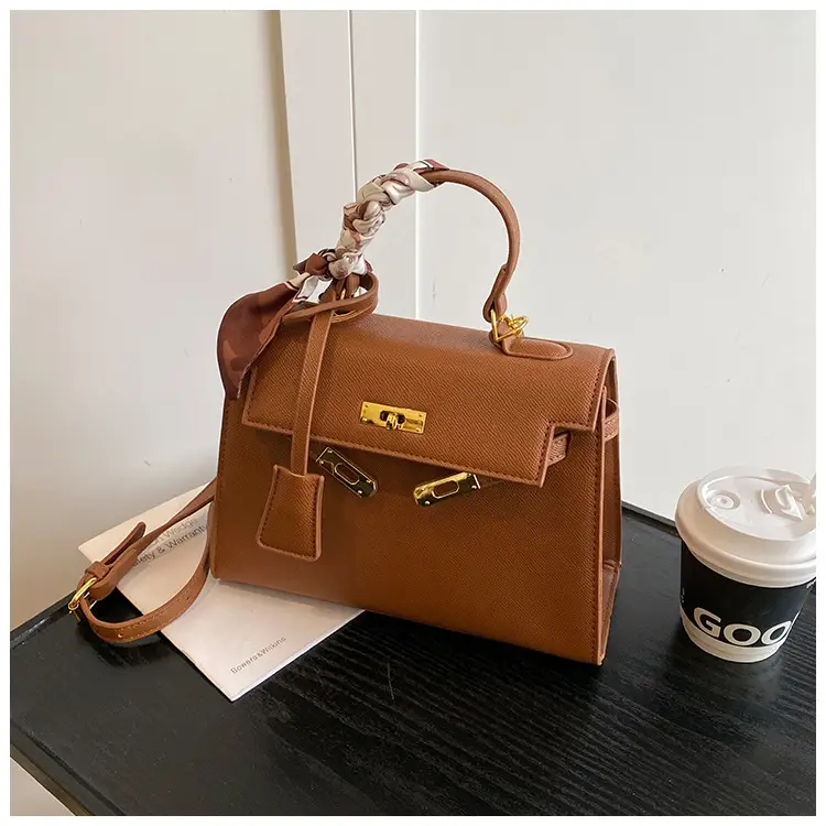 2025 Women's Textured Shoulder Bag Kelly Brown — feature 34