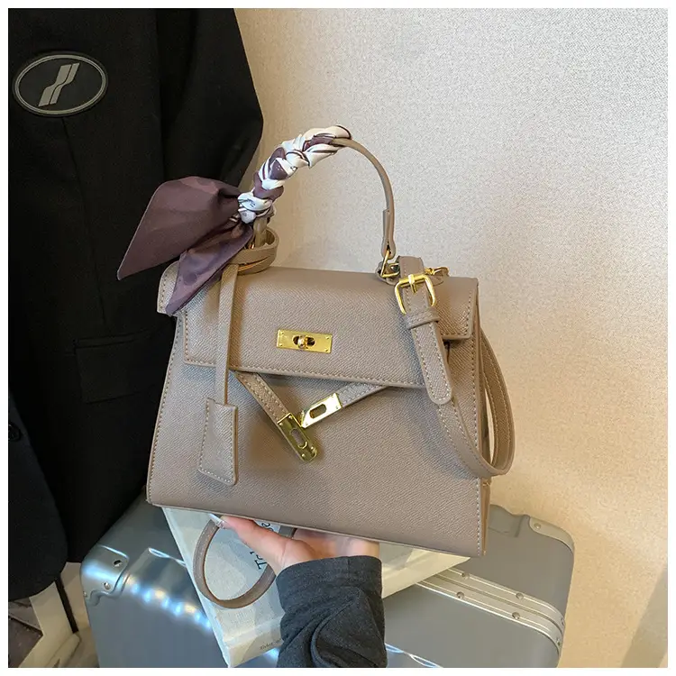 2025 Women's Textured Shoulder Bag Kelly Brown — feature 35
