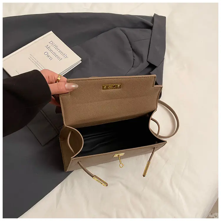 2025 Women's Textured Shoulder Bag Kelly Brown — feature 41