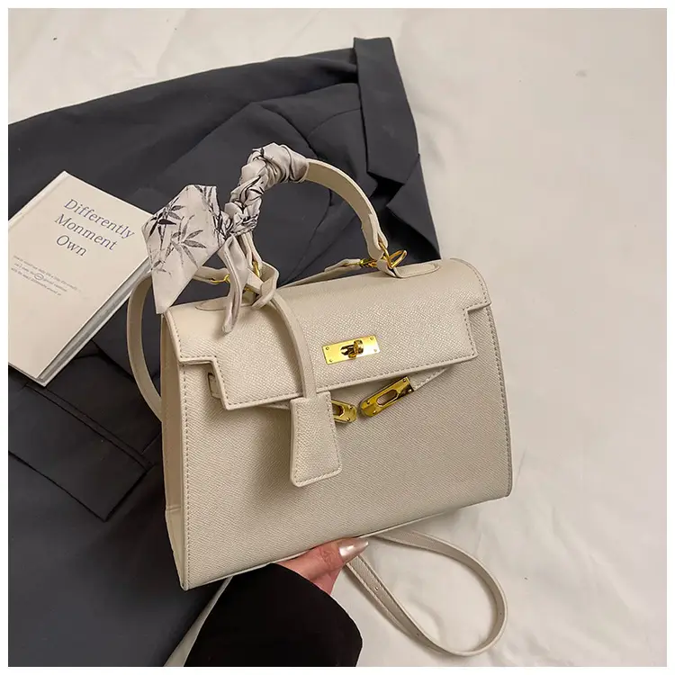 2025 Women's Textured Shoulder Bag Kelly Brown — feature 42