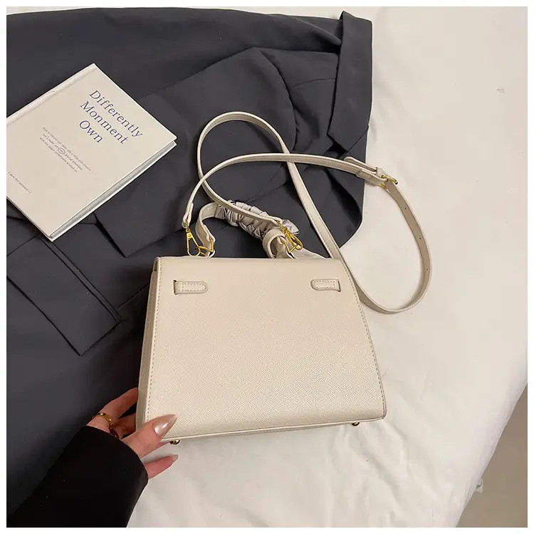 2025 Women's Textured Shoulder Bag Kelly Brown — feature 44