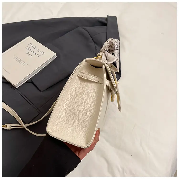 2025 Women's Textured Shoulder Bag Kelly Brown — feature 45