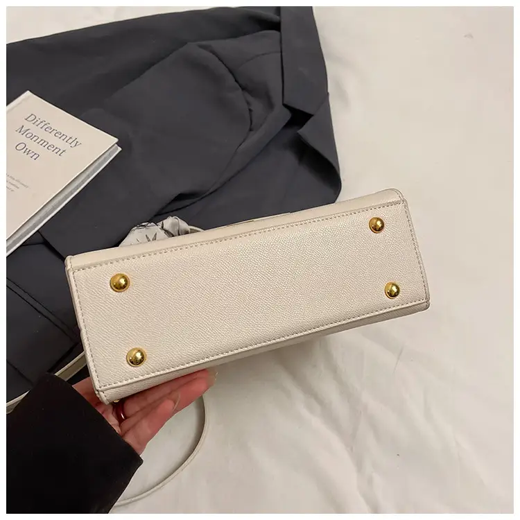 2025 Women's Textured Shoulder Bag Kelly Brown — feature 46