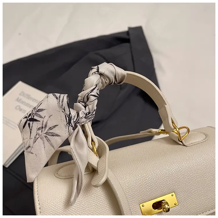 2025 Women's Textured Shoulder Bag Kelly Brown — feature 47