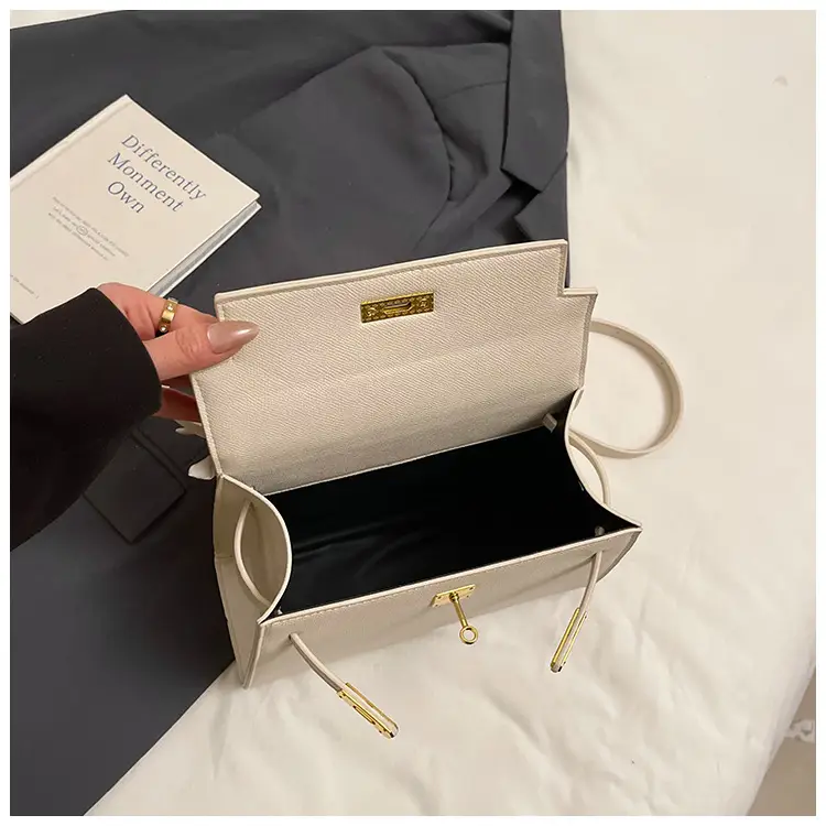 2025 Women's Textured Shoulder Bag Kelly Brown — feature 49
