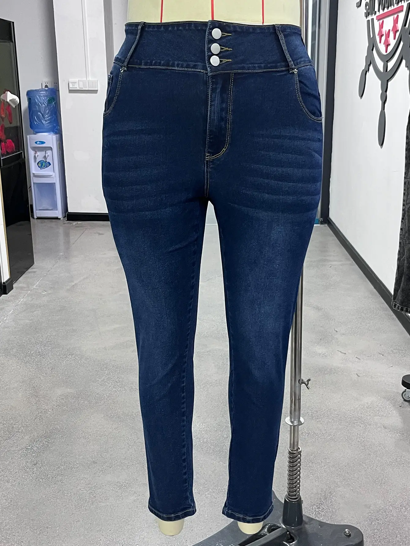 Plus Size High Waist Elastic Slimming Jeans Dark Blue — feature 15