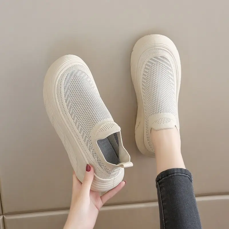 Women's 2025 New Summer Breathable and Versatile One-Leg Fly-Knit Mesh Sneakers with a Poop-Feeling Feel - Image 4