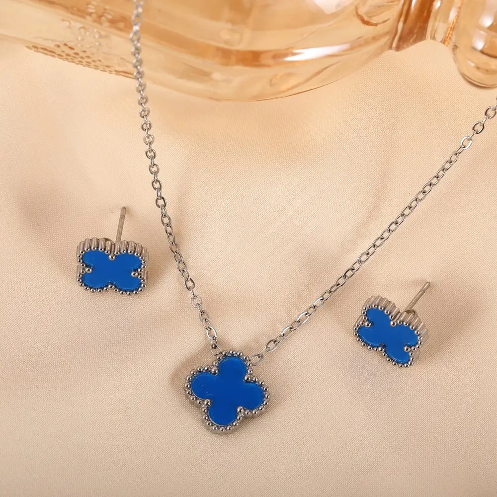 Stainless Steel Four-Leaf Clover Necklace Set — feature 4