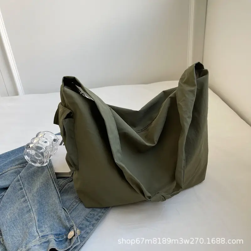 Black Large Capacity Shoulder Bag for Women — feature 18
