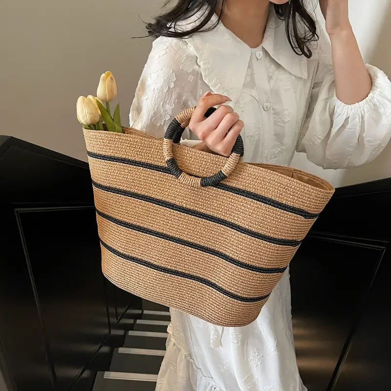 Straw Women's Large Capacity Shoulder Bag - Image 4