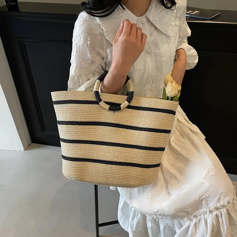 Straw Women's Large Capacity Shoulder Bag - Image 5
