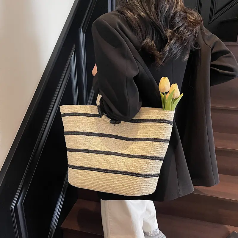 Straw Women's Large Capacity Shoulder Bag - Image 6