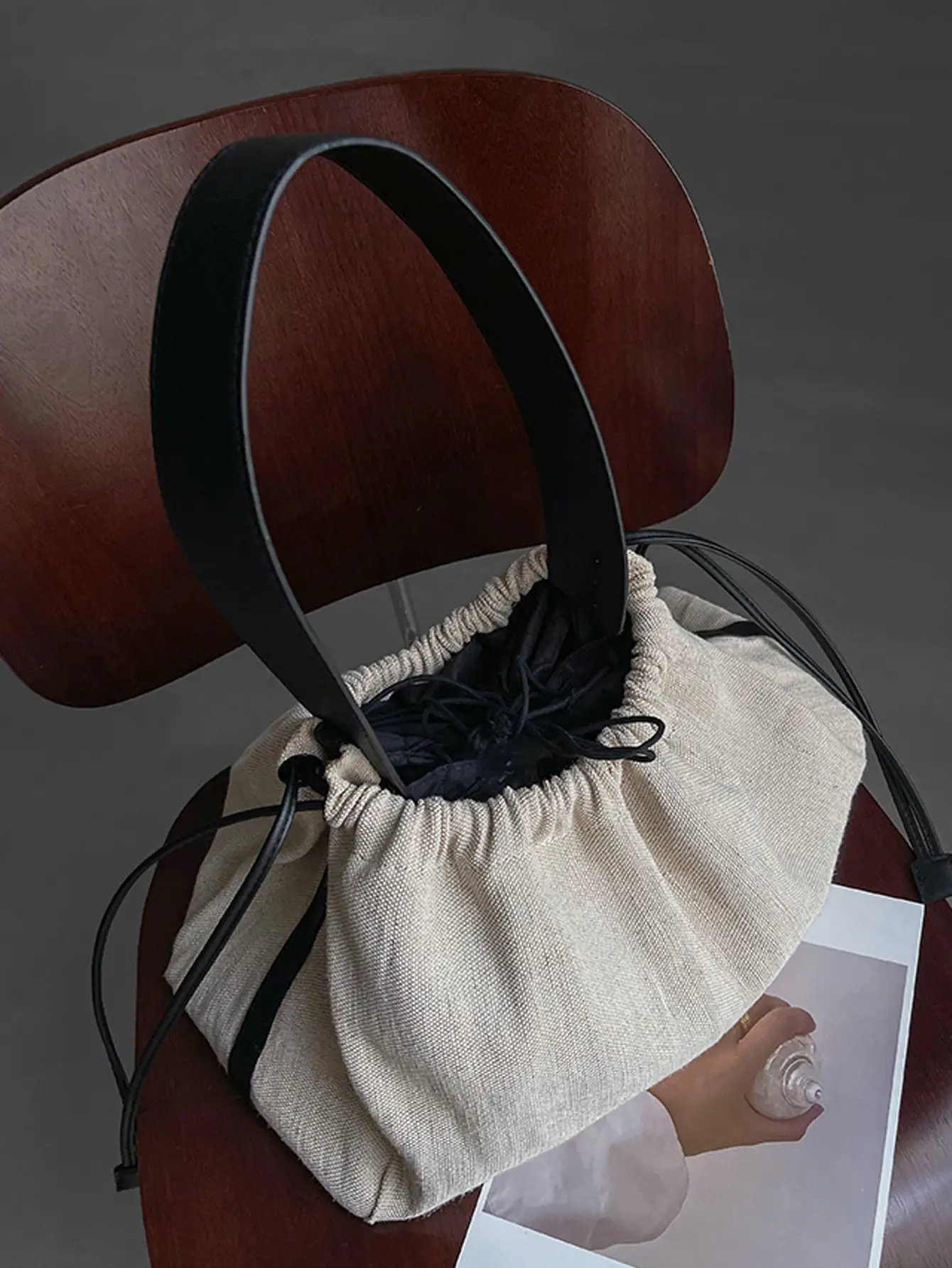 2025 New Ins Style Silver Canvas Shoulder Bag — feature 10