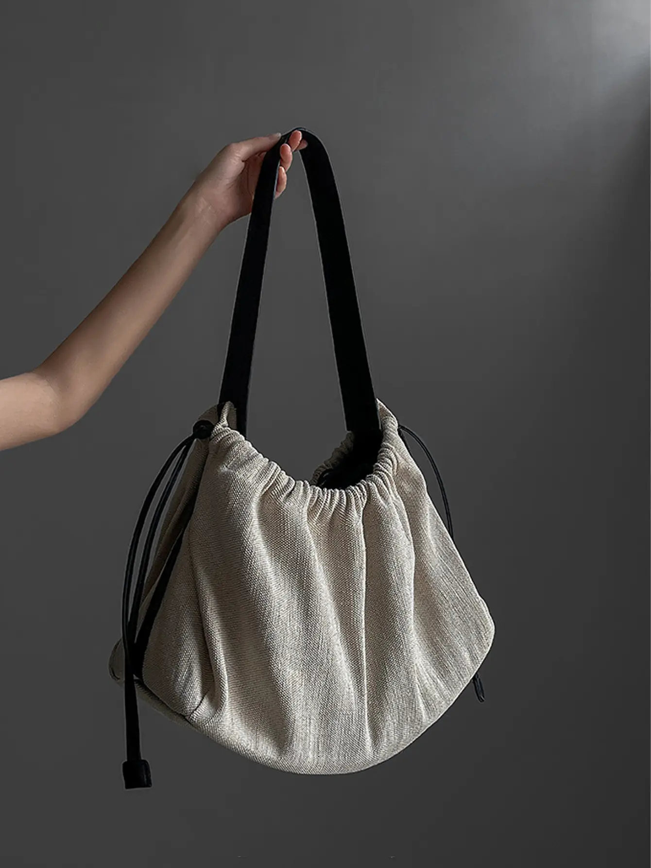 2025 New Ins Style Silver Canvas Shoulder Bag — feature 11