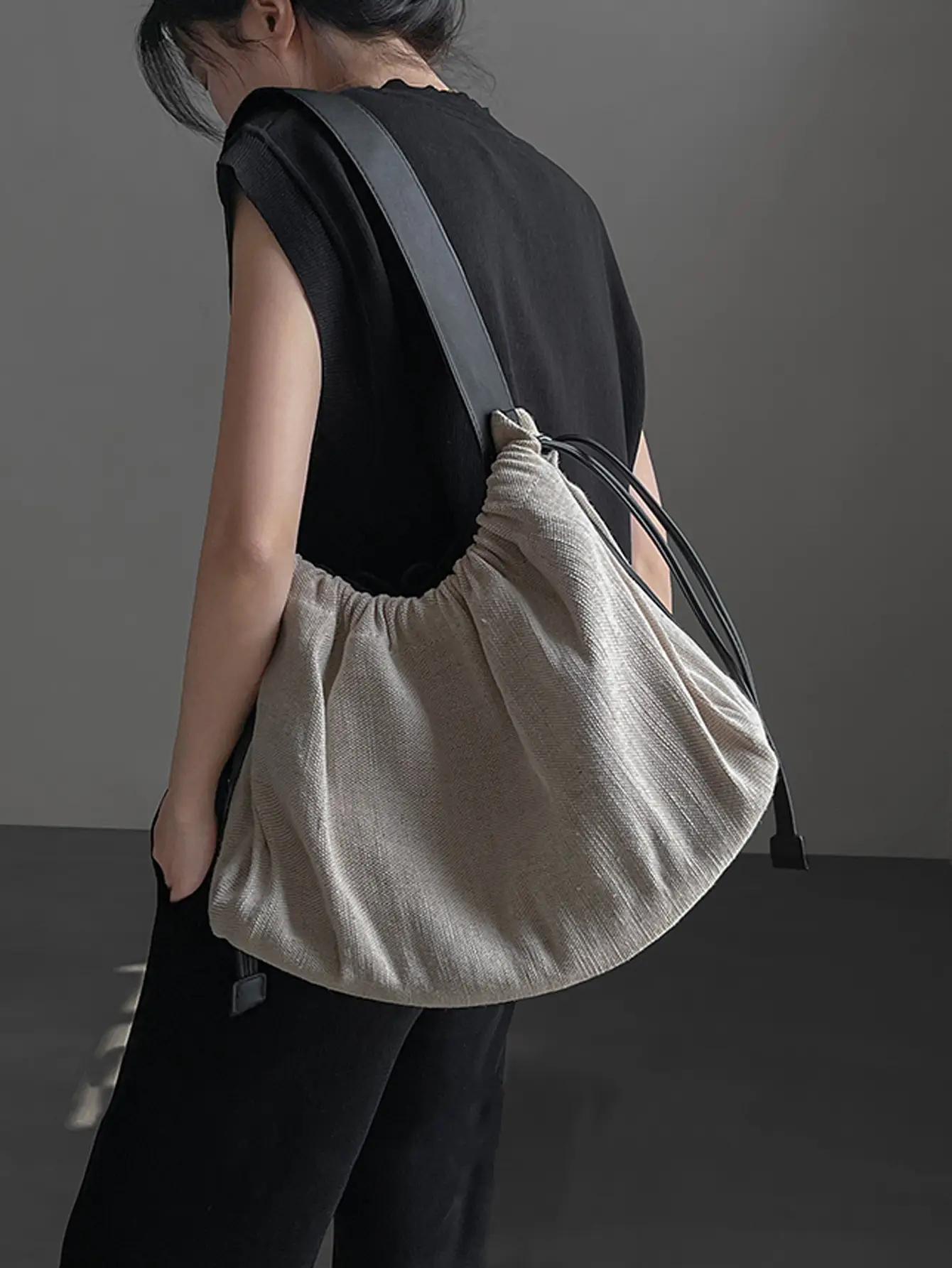 2025 New Ins Style Silver Canvas Shoulder Bag — feature 2