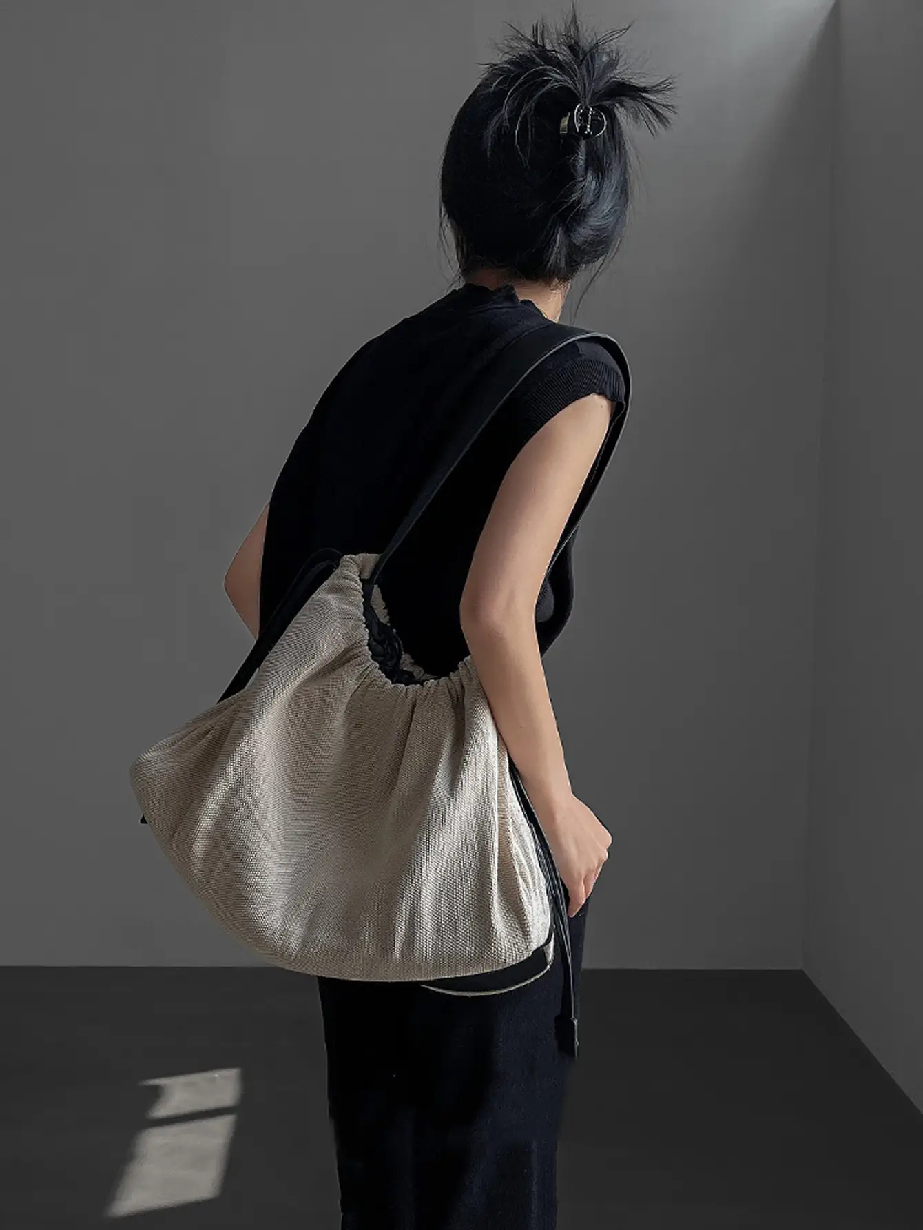 2025 New Ins Style Silver Canvas Shoulder Bag — feature 4